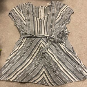 Jessica Simpson maternity top